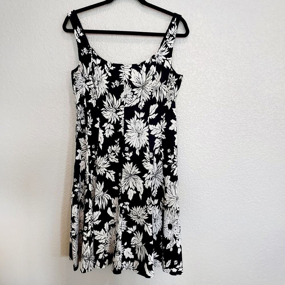 Jones Wear Dress Black & White Floral A-Line Wide Strap Scoop Dress